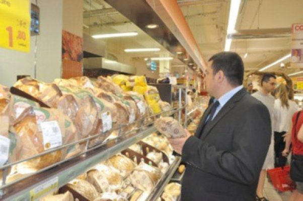 Cora frământă zilnic peste 12 tone de aluat de pâine